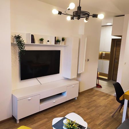 Center Firefly Gardens Apartment Novi Sad Exterior photo