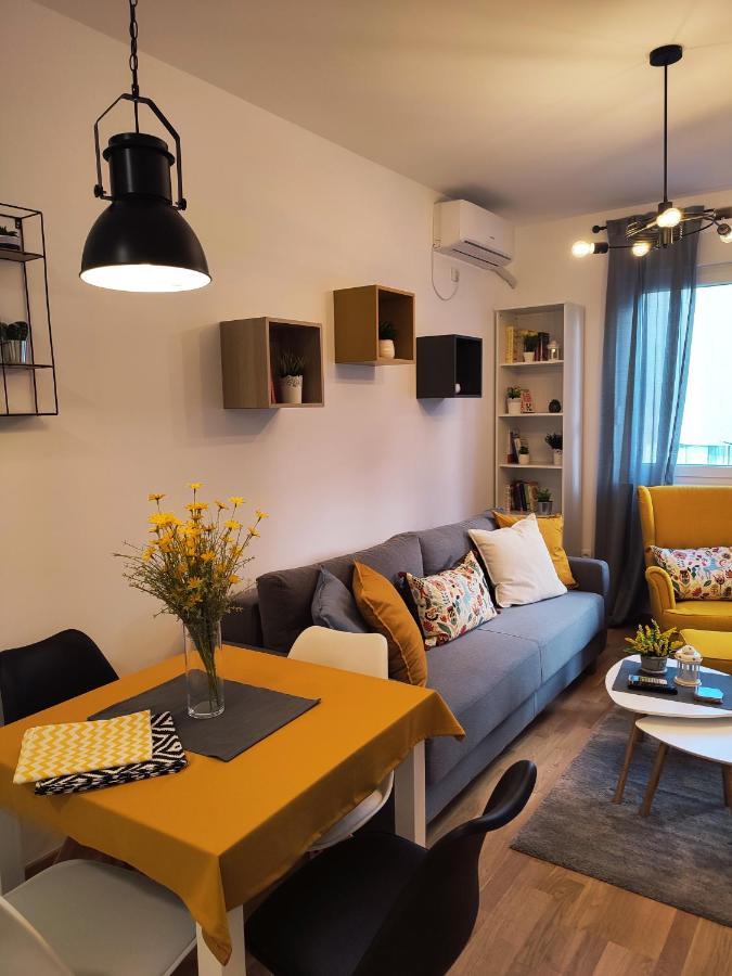 Center Firefly Gardens Apartment Novi Sad Exterior photo