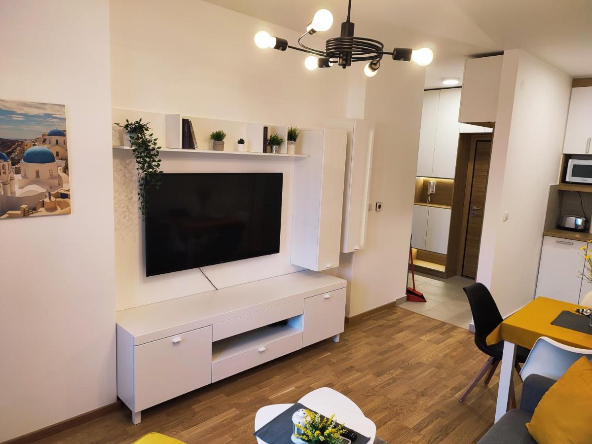 Center Firefly Gardens Apartment Novi Sad Exterior photo