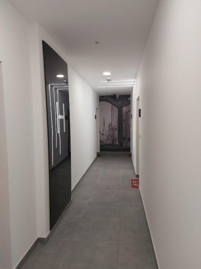 Center Firefly Gardens Apartment Novi Sad Exterior photo
