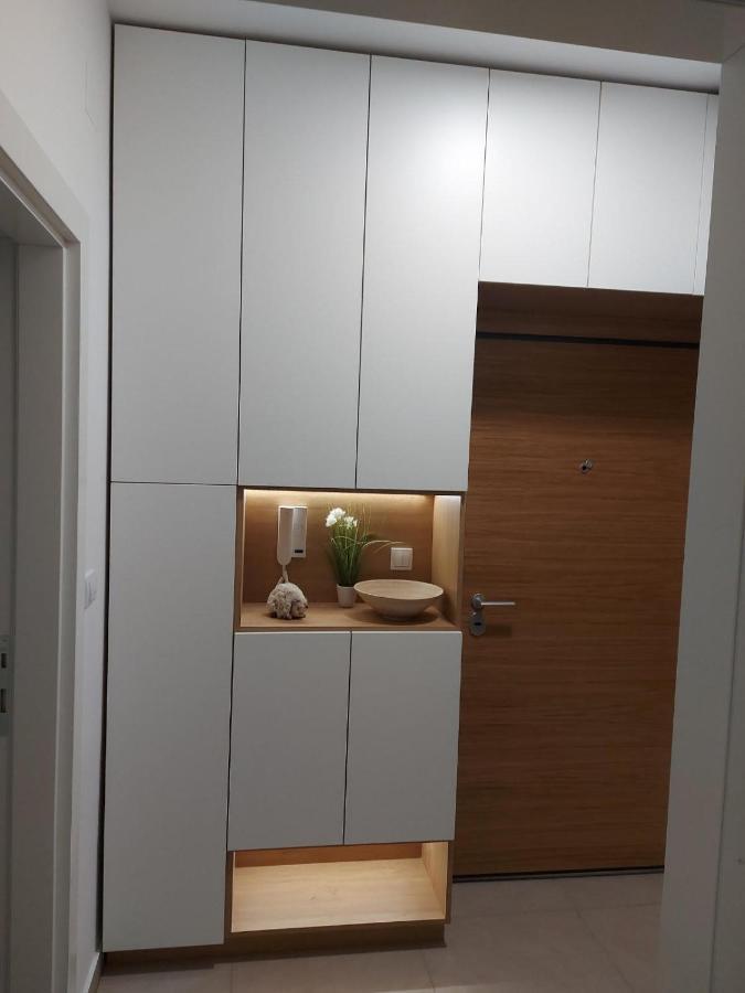 Center Firefly Gardens Apartment Novi Sad Exterior photo